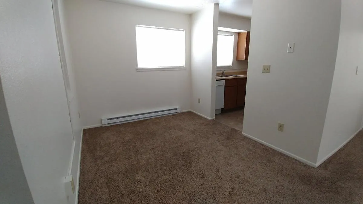 2 bed, 750 sqft, $950 — Photo 3