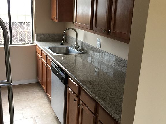 3rd image of 2002 University Ave Unit 2
