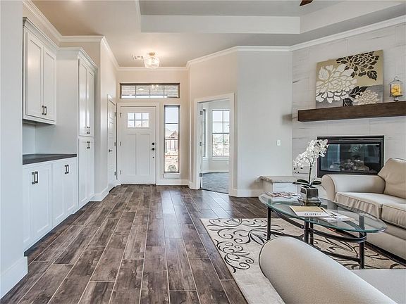 3rd image of 8116 Lillas Way