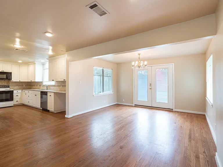 9718 Pine Lake Dr — Photo 14