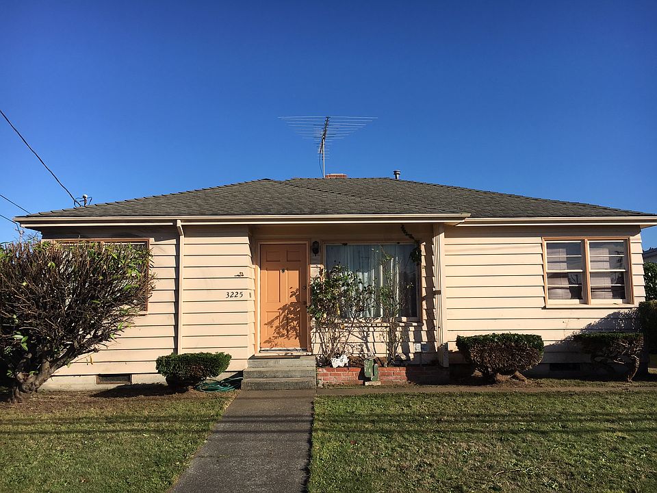 2nd image of 3225 F St