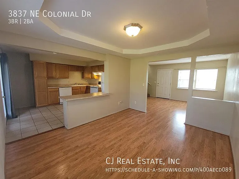 3837 NE Colonial Dr — Photo 4