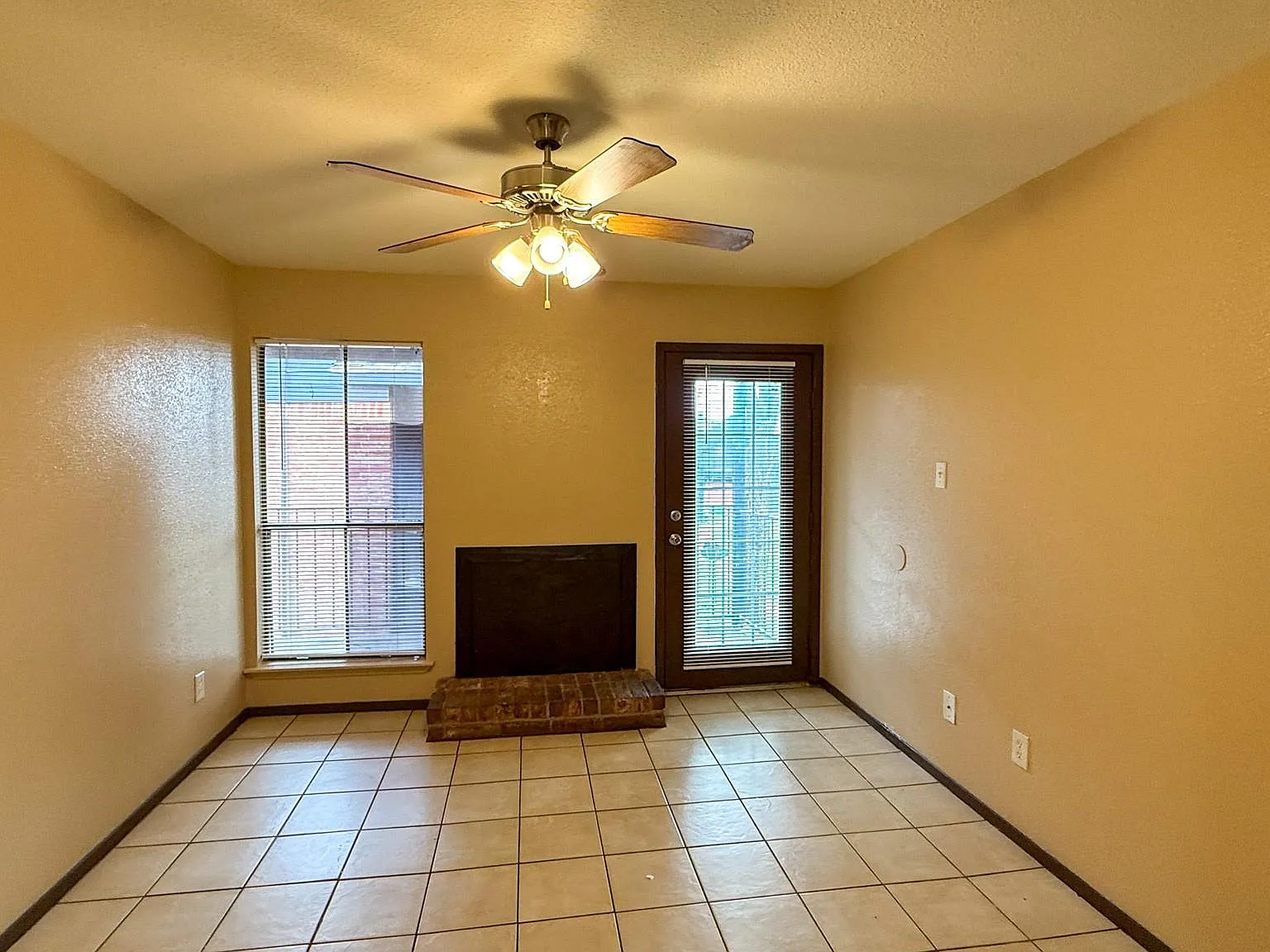 2 bed, 1.0 bath, 786 sqft, $900 — Photo 4