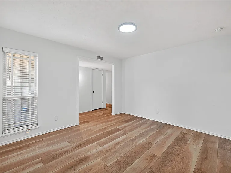 4304 Crabapple St — Photo 16