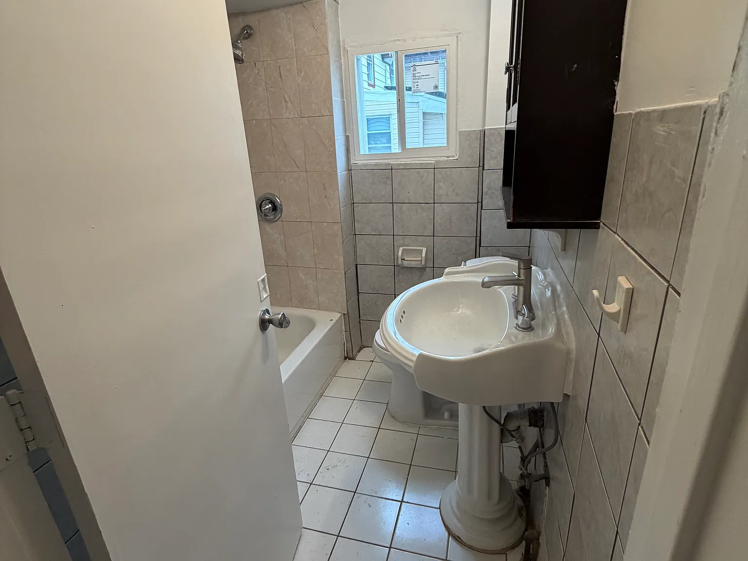 3 bed, 1000 sqft, $3,396 — Photo 1