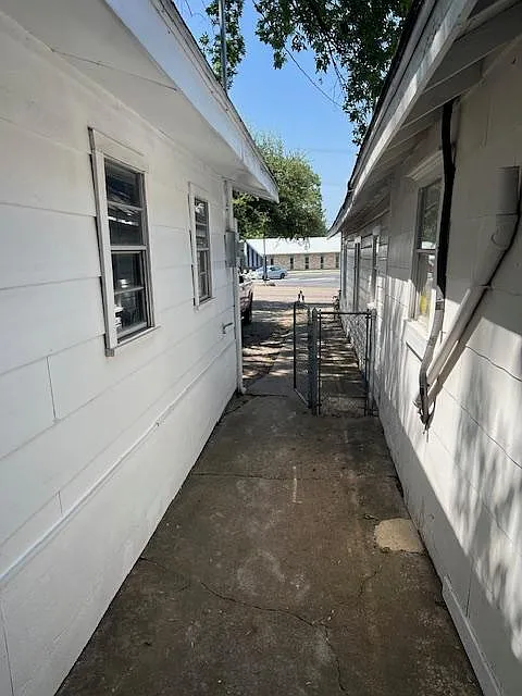 819 Bishop — Photo 3