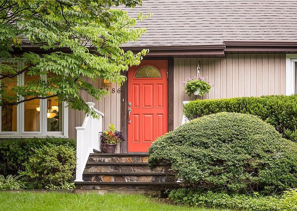 1st image of 3186 Douglas Dr