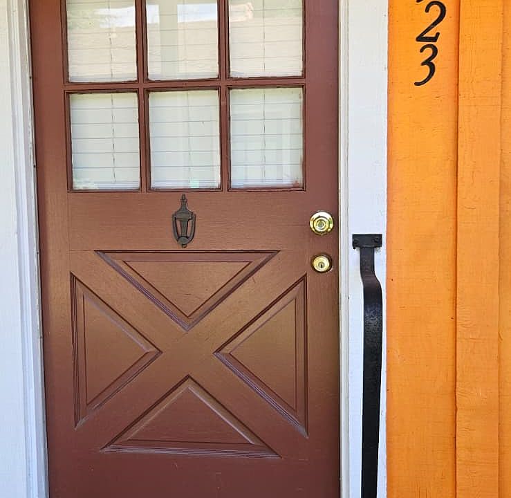 1st image of 5923 S Land Park Dr