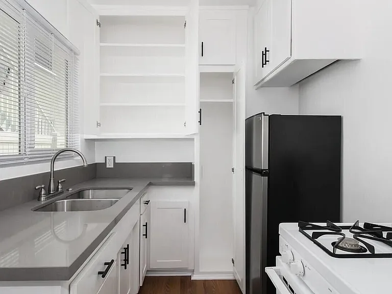 230 N Hollywood Way #C — Photo 3