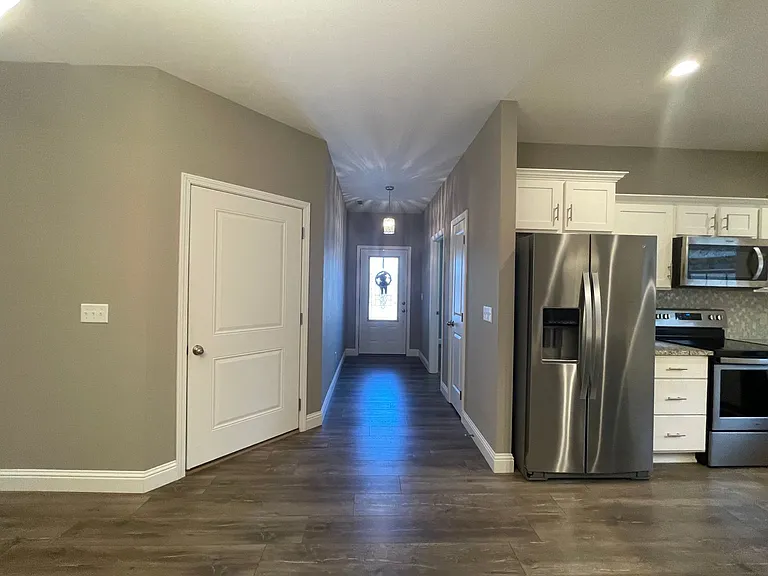 320 Deerfield Dr — Photo 4