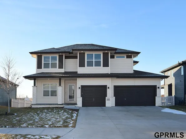 18421 Merion Dr, Omaha, NE 68136