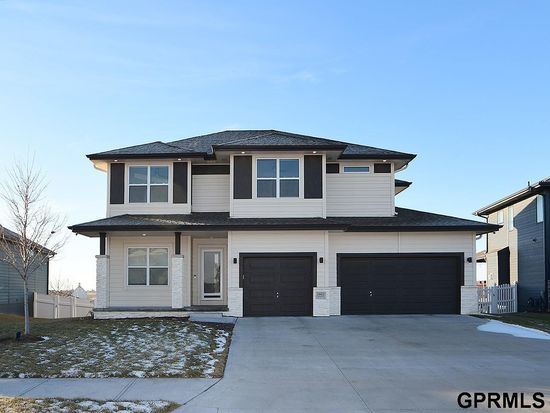 18421 Merion Dr, Omaha, NE 68136