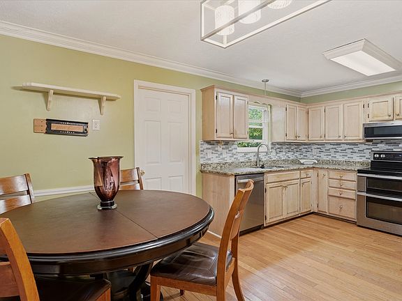 5th image of 913 High Rigger Ct