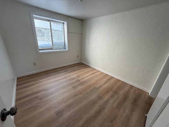 5th image of 190 Ashworth Ave APT 1C