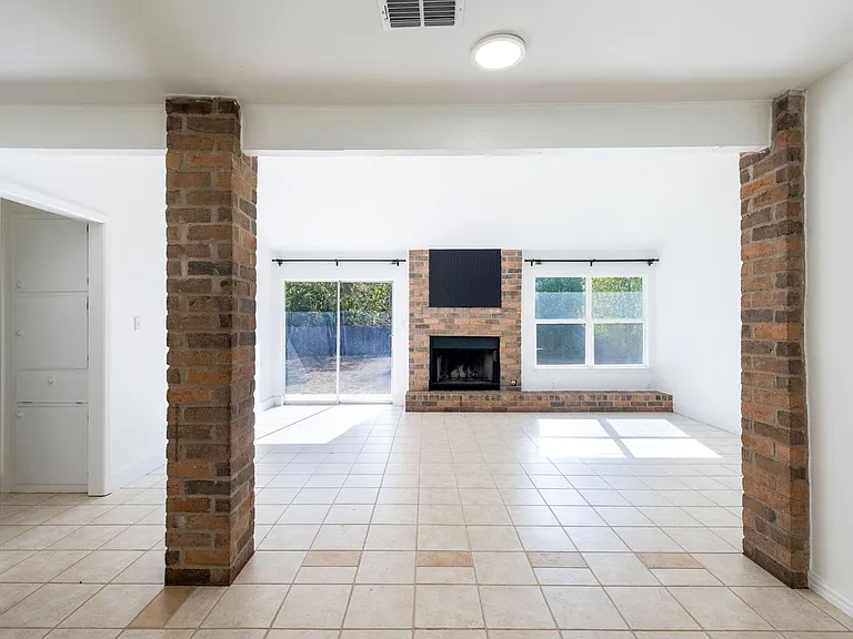 2201 Singletree Ave — Photo 9