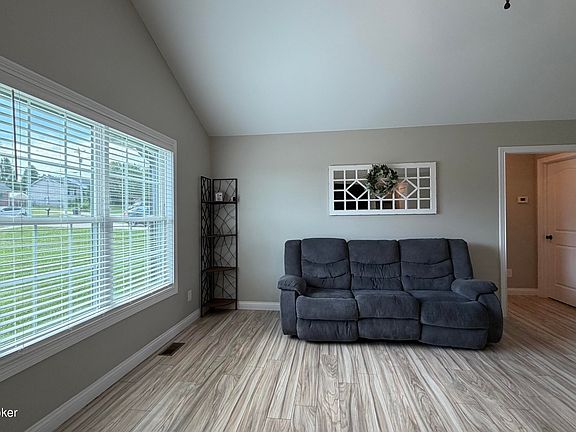 4th image of 431 Susannah Ave
