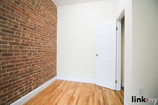 Rented by Link NY Realty | media 5