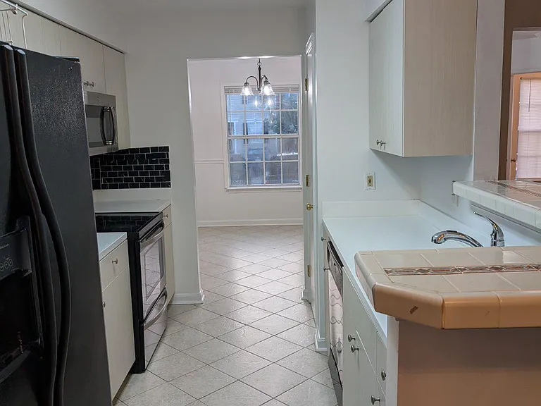702 Wind Ridge Dr — Photo 7