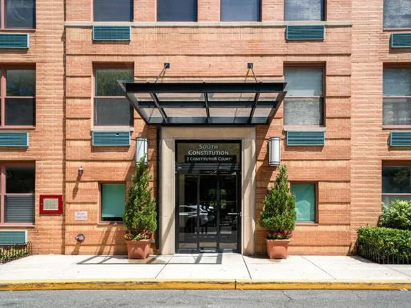 2 Constitution Ct APT 813, Hoboken, NJ 07030