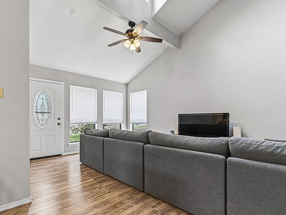 2nd image of 2342 Mesa Ln