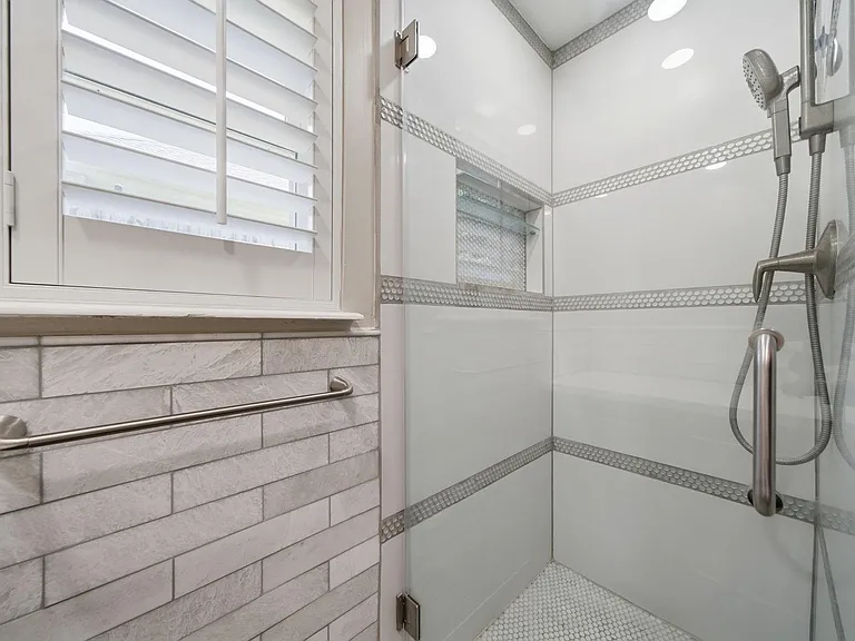 14110 Barryknoll Ln — Photo 17