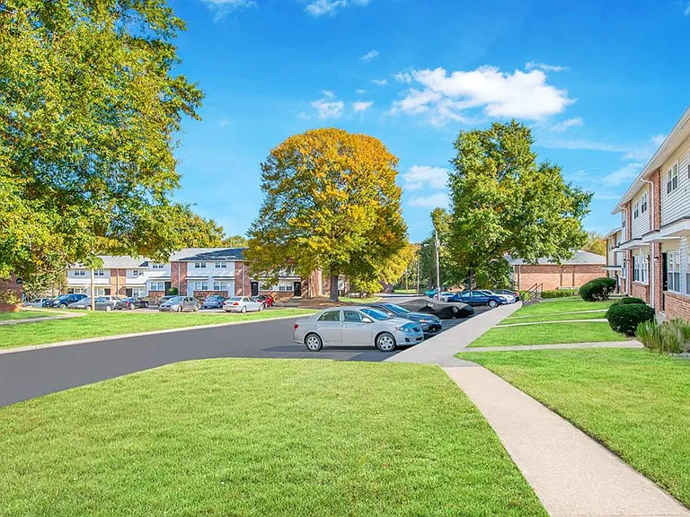 Crowders View Townhomes — Photo 9
