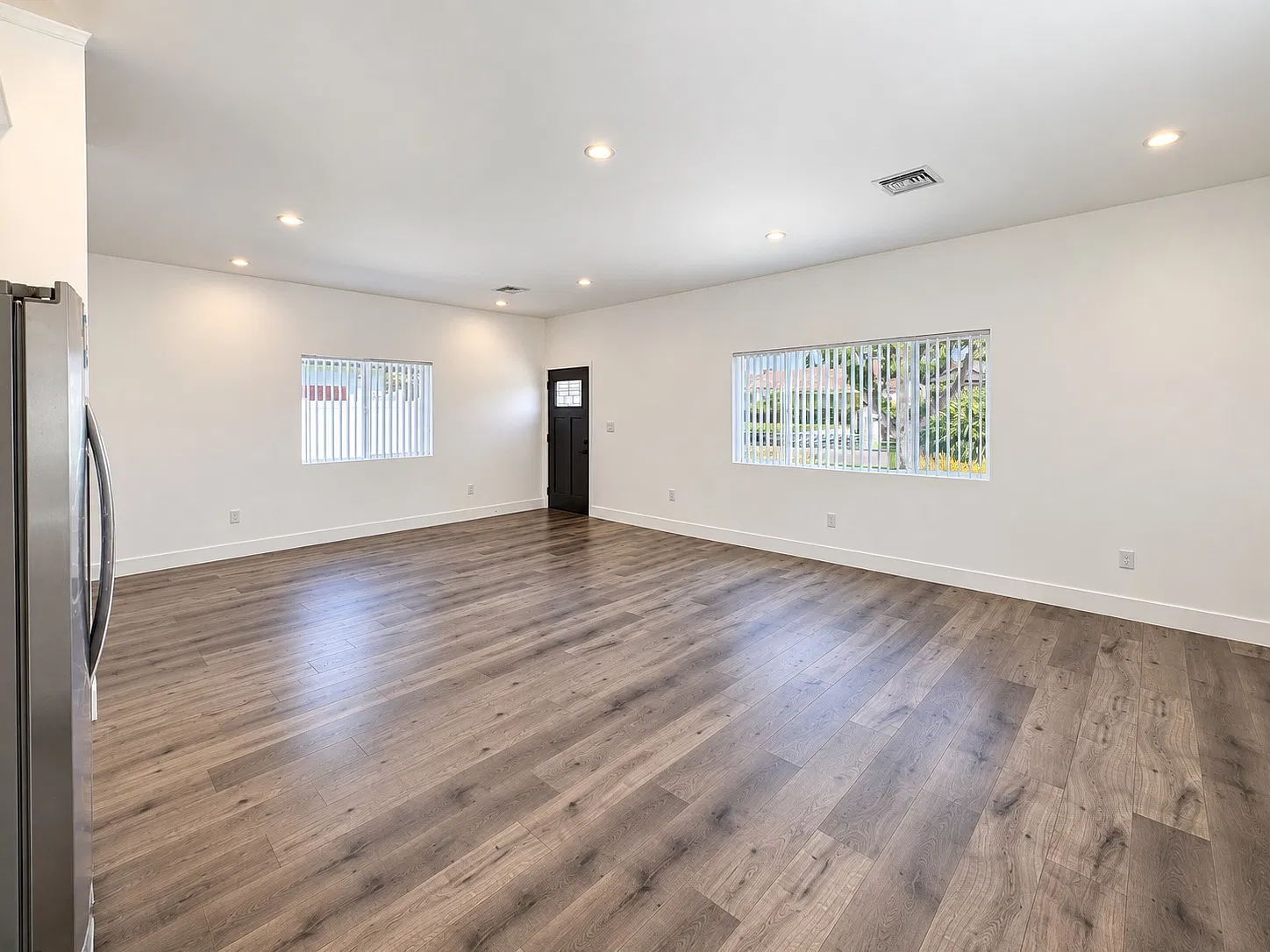 2 bed, 1000 sqft, $3,700 — Photo 2