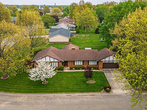 2nd image of 24 Illini Dr