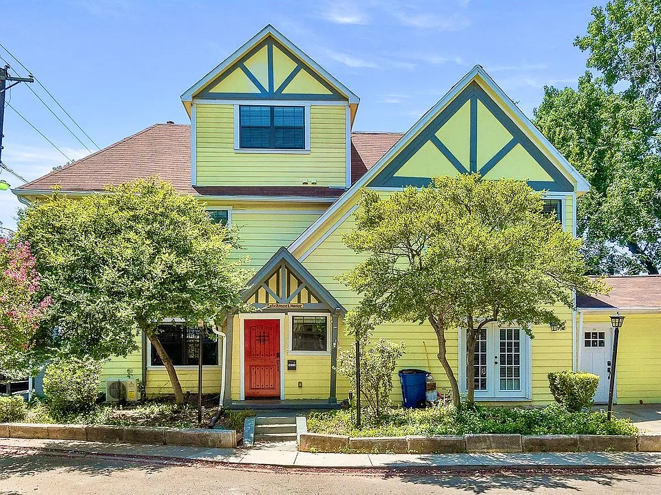 4001 Roswell St