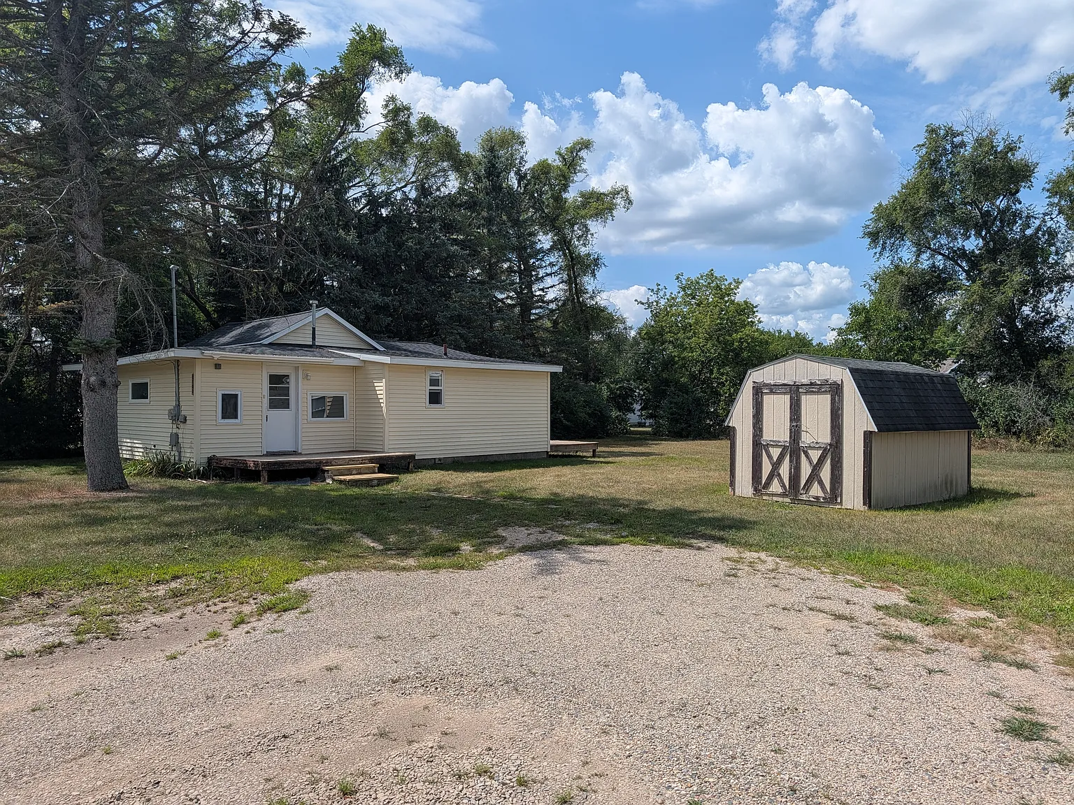 3 bed, 864 sqft, $1,000 — Photo 2