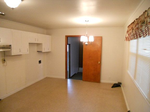 3rd image of 1615 Scott Dr