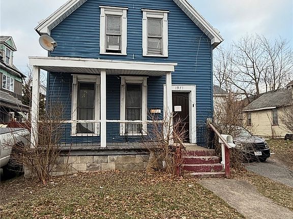 2nd image of 1971 Niagara St