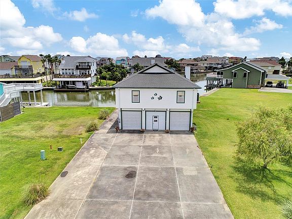 2nd image of 1031 Tiki Dr