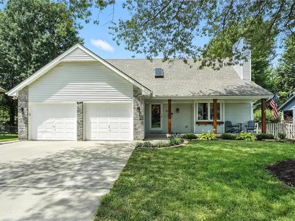 2128 Sunset Cir, Pleasant Hill, MO 64080