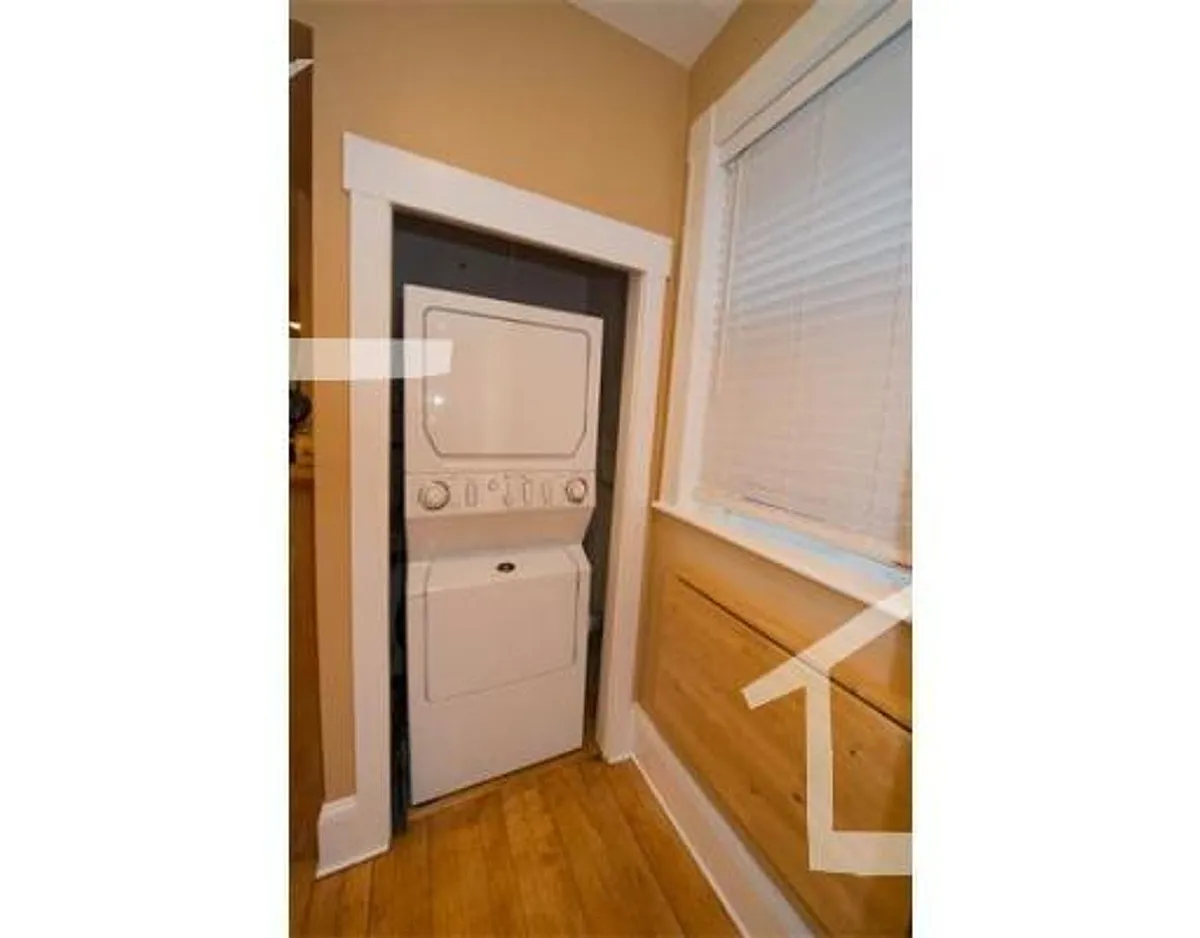 Building Photo - 73 Brighton Ave #8