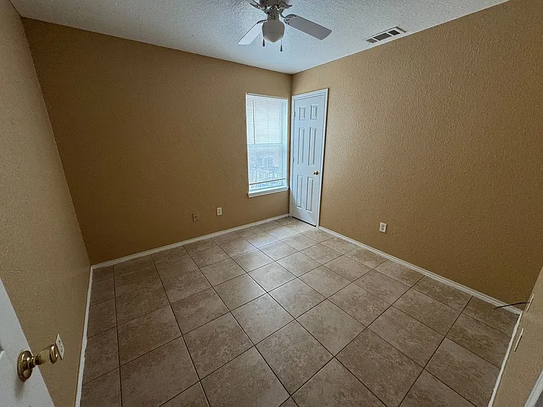3203 Toledo Dr — Photo 38