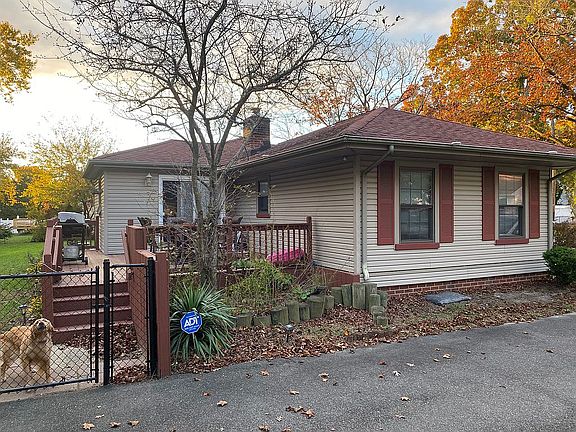 3rd image of 711 Pine Dr