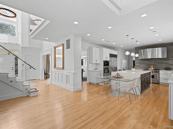 4th image of 32 Buckout Road