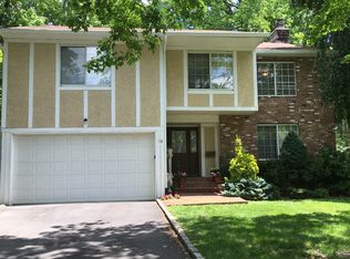 14 Weybridge Rd, Great Neck, NY 11023