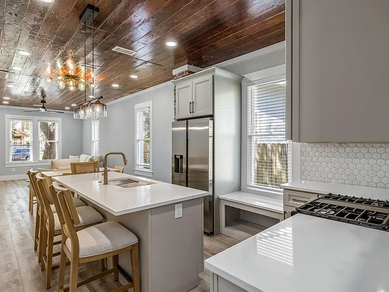 3406 Avenue Q 1/2 — Photo 13