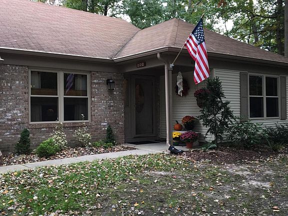 3rd image of 650 Petunia Lane S