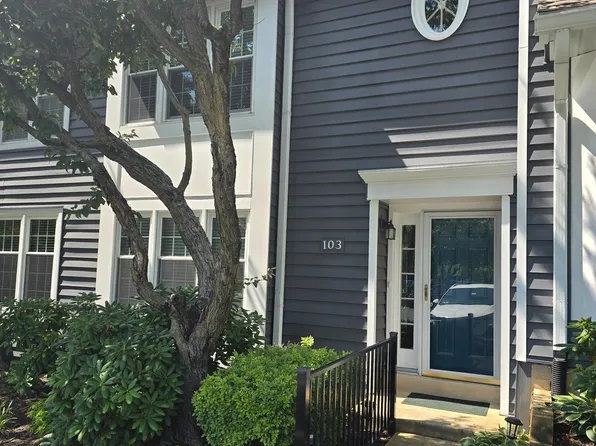 103 Lakeside Dr, Downingtown, PA 19335