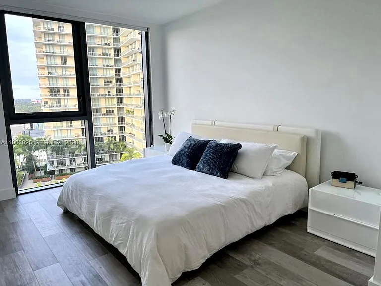 121 NE 34th St #1516 — Photo 5