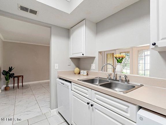 2nd image of 3906 MISSION Drive #5