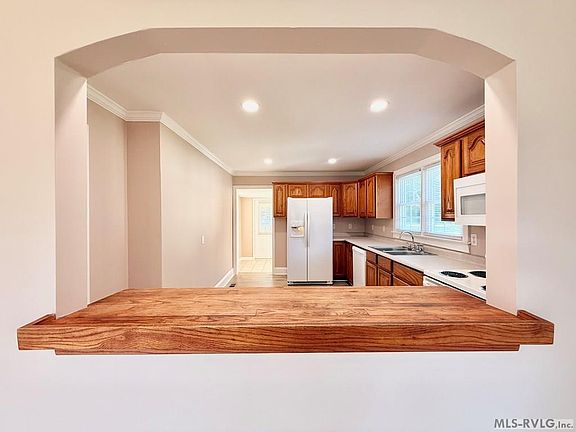 5th image of 108 W Pine St