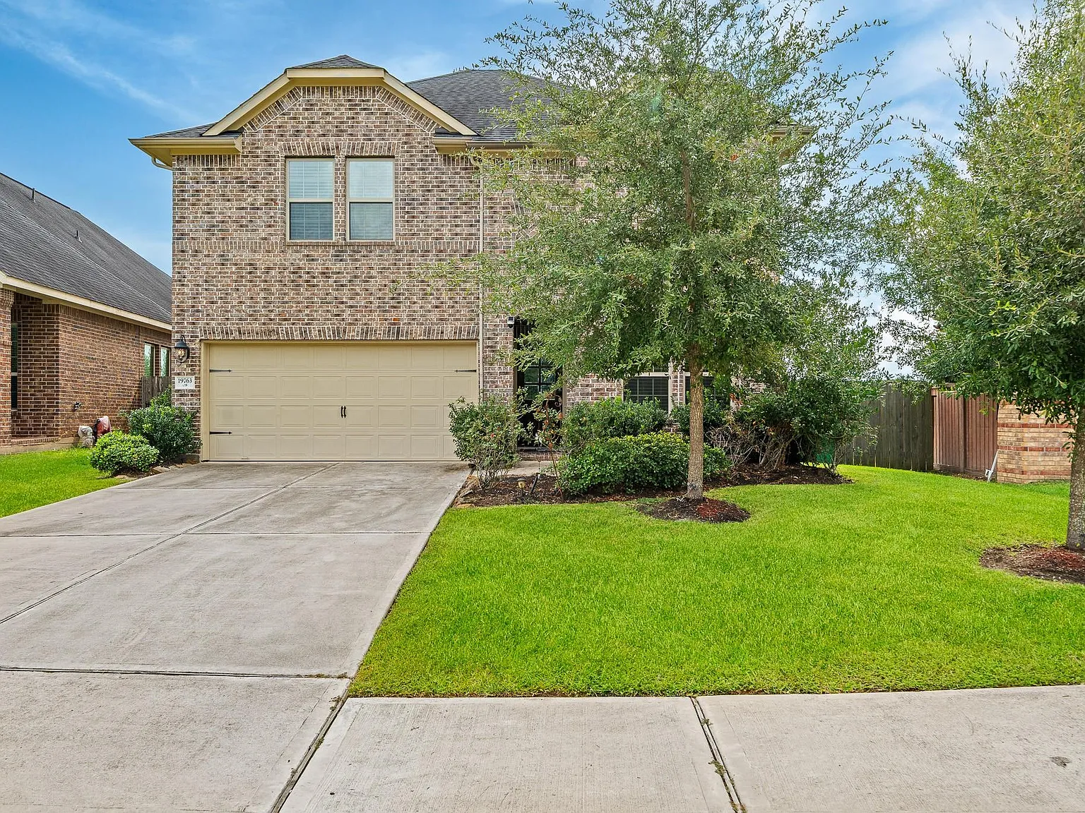 4 bed, 2.5 bath, 2412 sqft, $3,250 — Photo 1