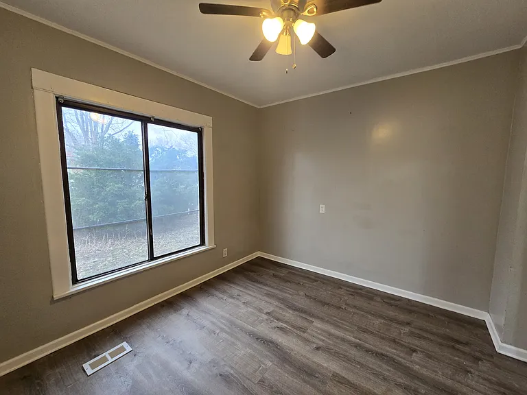 214 Edwards St — Photo 6