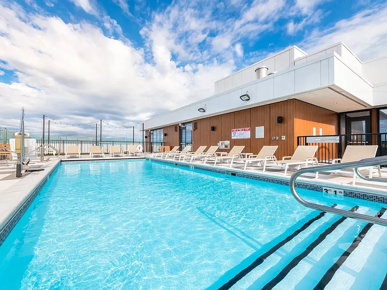 16 Resort Style Pool