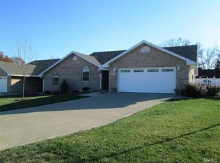 518 Howard Dr, Palmyra, MO 63461