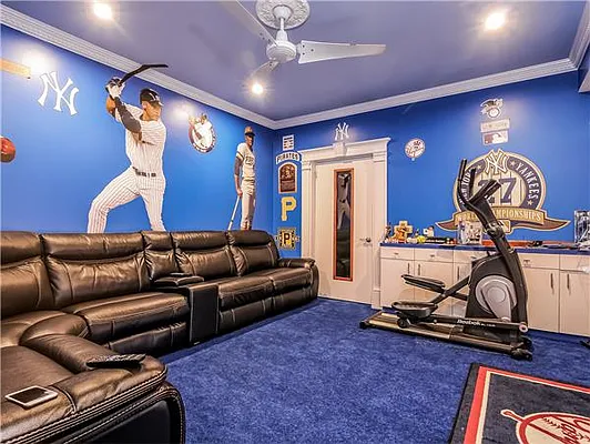 Sold by Avenue Sotheby's International Realty | media 17